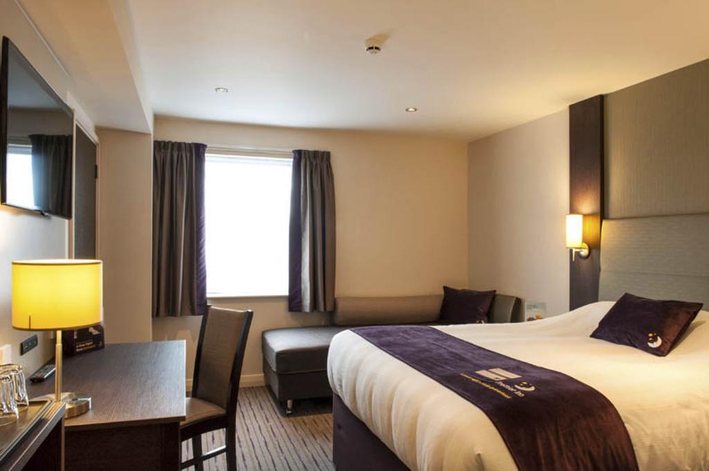 Premier Inn Watford North Room photo