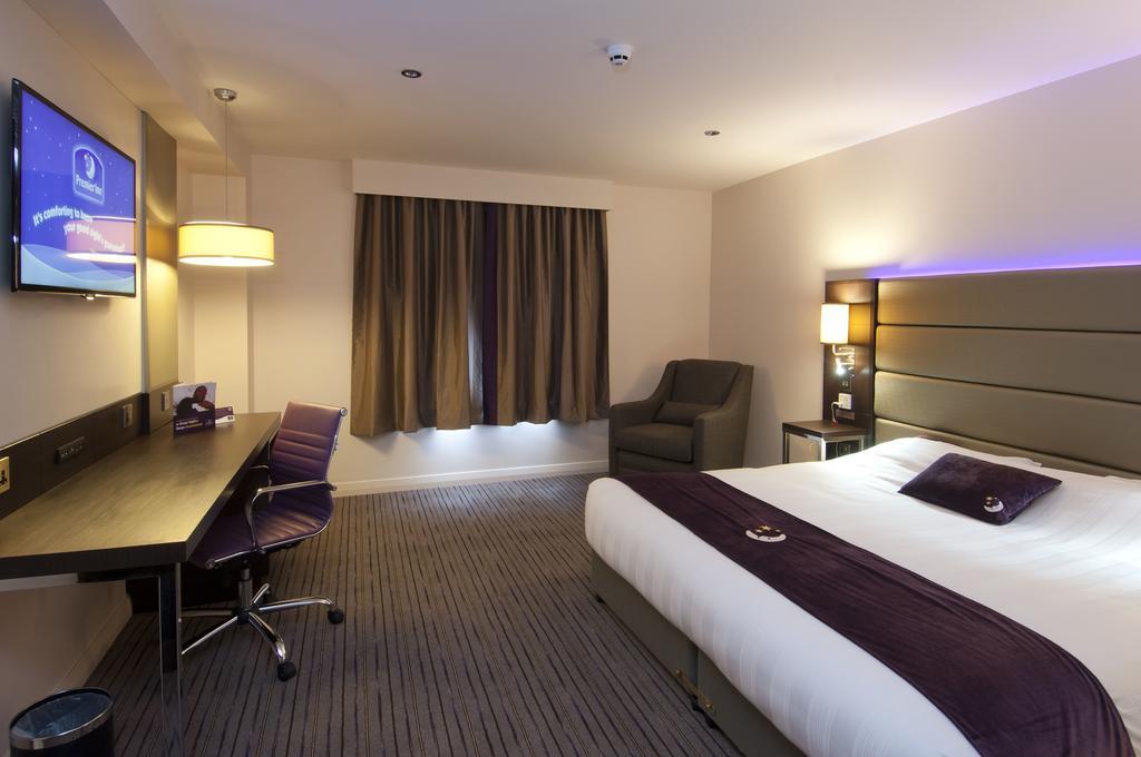 Premier Inn Watford North Room photo