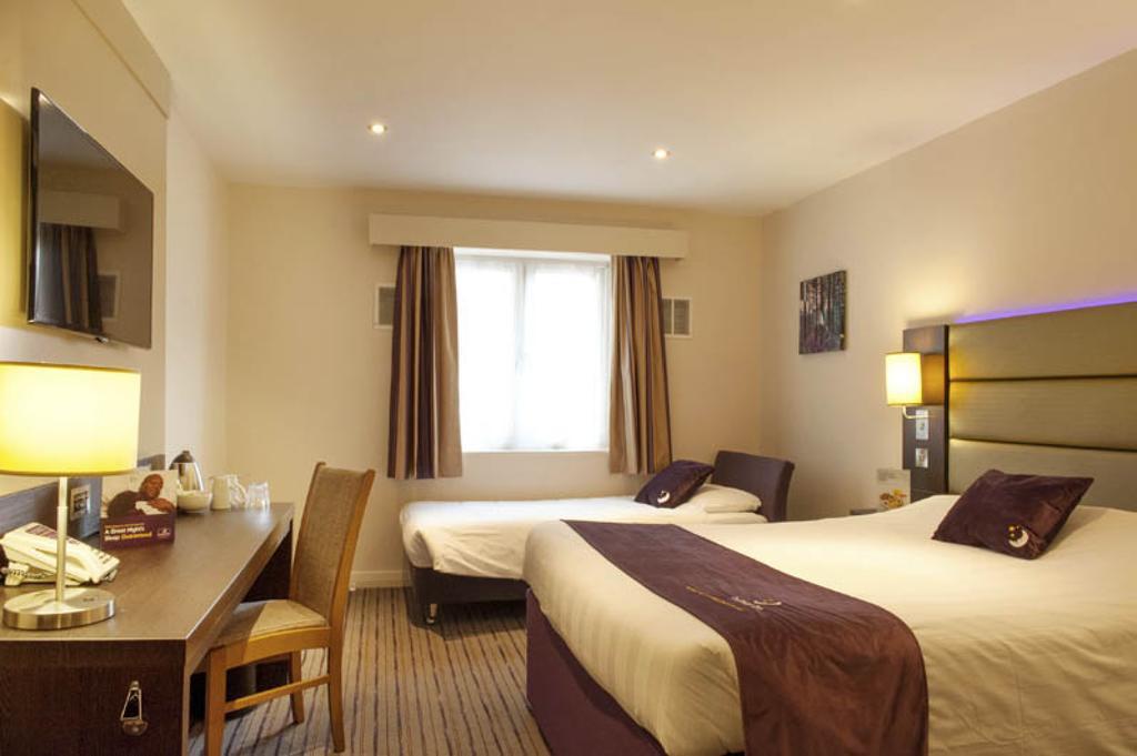 Premier Inn Watford North Room photo