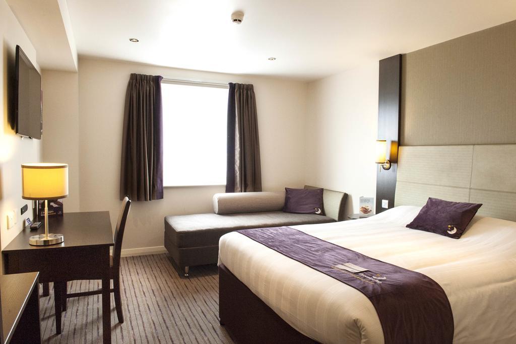 Premier Inn Watford North Room photo